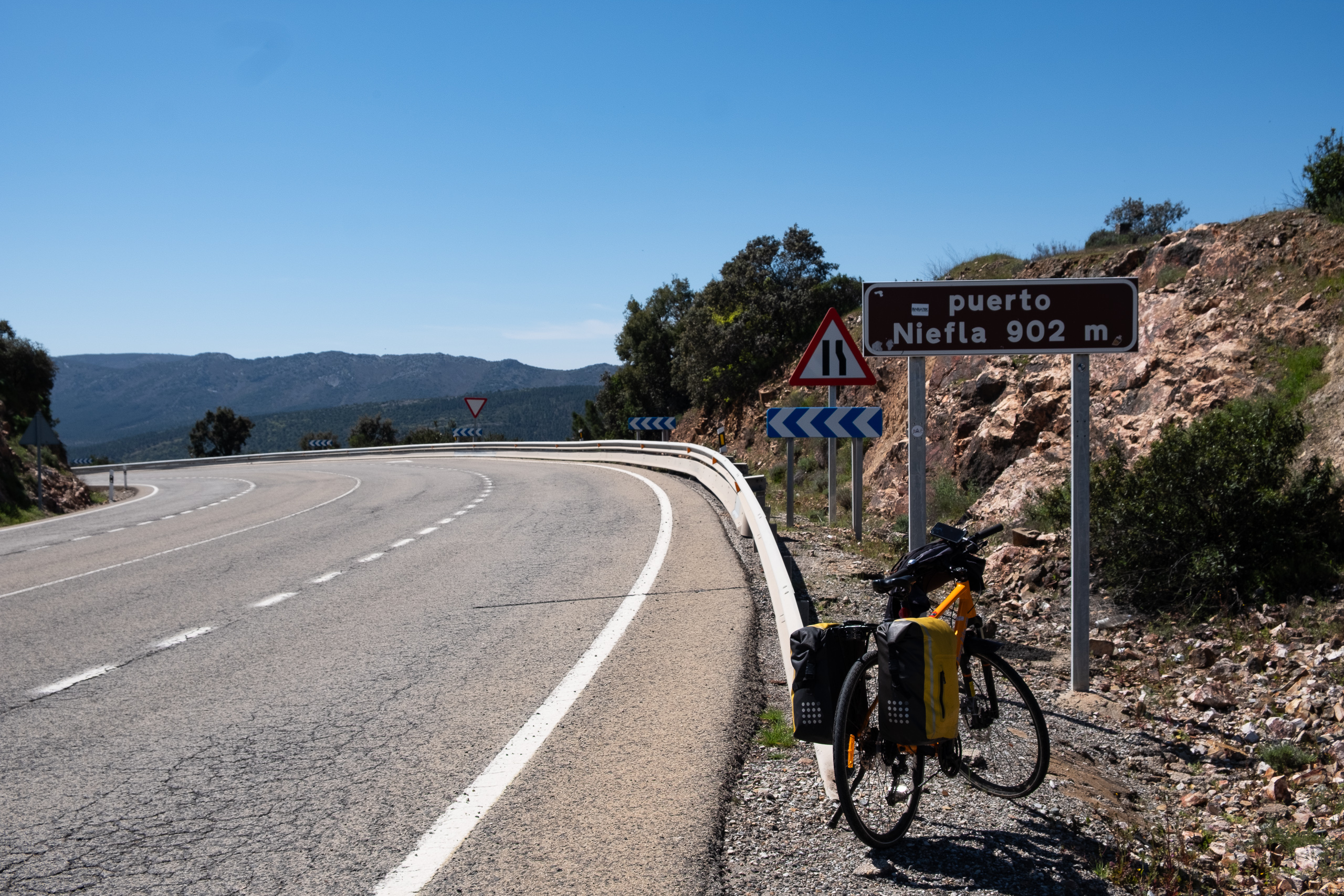 Am Puerto Niefla, 902 m – Passhöhe erreicht